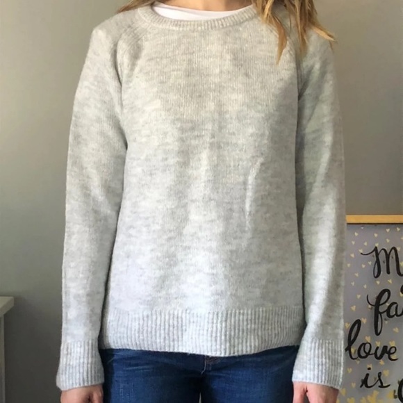 NWT H&M sweater - Picture 2 of 3